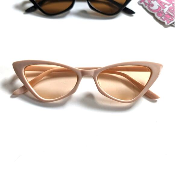 Y2K Barbie Festival Retro 60s style Cat Eye Sunglasses Pink Cream Sunnies Shades - Picture 1 of 6